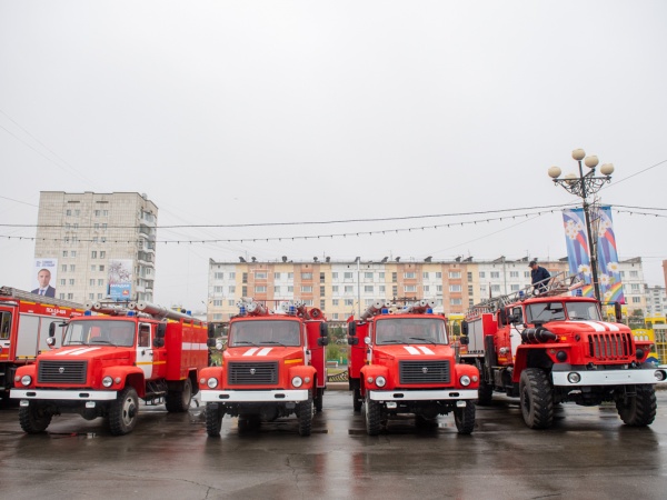 Областные пожарные магаданского подразделения получили новые автомобили