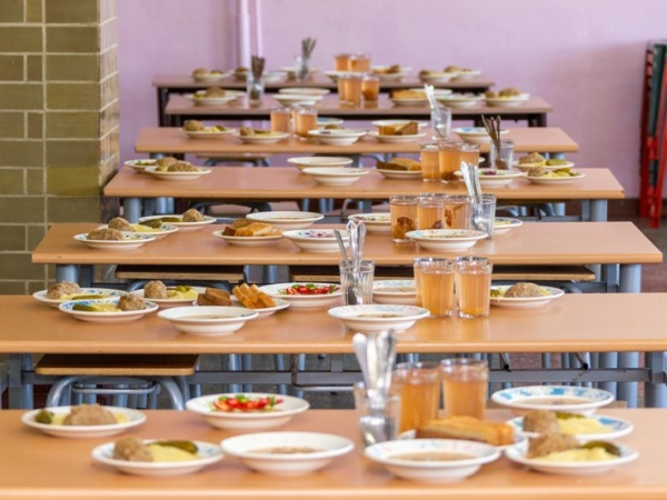 На Колыме горячее питание получат 100 процентов учеников начальной школы