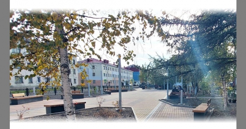 Площадь в Сусумане благоустроили в рамках проекта «Формирование комфортной городской среды»