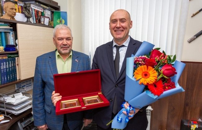 Андрей Зыков поздравил с юбилеем члена Общественной палаты региона Сергея Юпатина