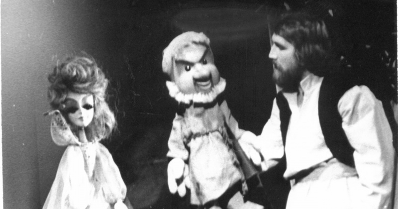 42 года исполняется Магаданскому государственному театру кукол