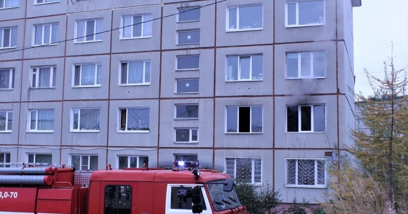 Магаданские пожарные ликвидировали загорание в квартире по улице Пролетарской