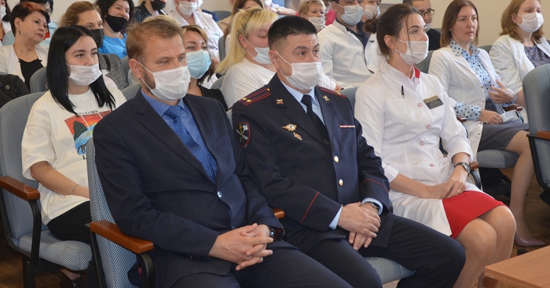 В медико-санитарной части УМВД России по Магаданской наградили лучших работников
