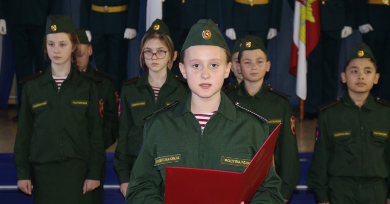 Магаданские кадеты профильного класса Росгвардии приняли присягу