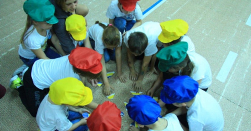 Сотрудники Госавтоинспекции Тенькинского городского округа приняли участие в игровой программе для детей «Дорожный серпантин»