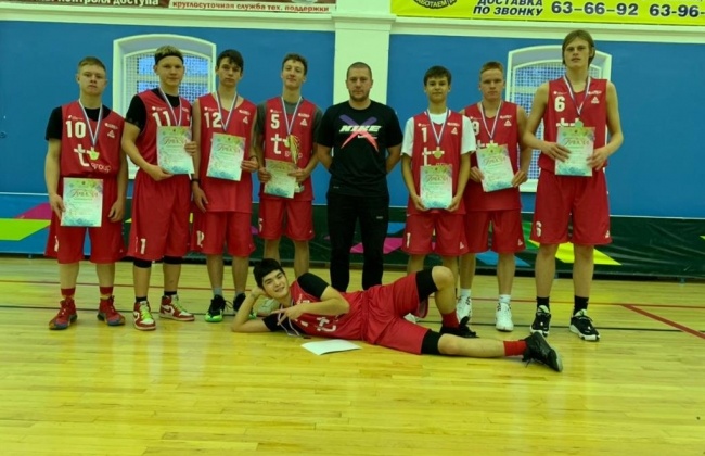 Спортивные школы Магадана стали призерами турнира по баскетболу «Золотая корзина»