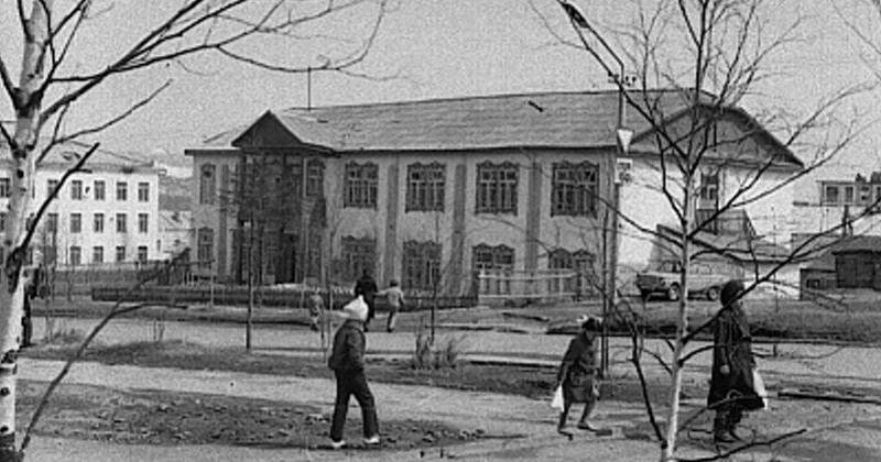 10 ноября 1954 года в Магадане открыта детская музыкальная школа,