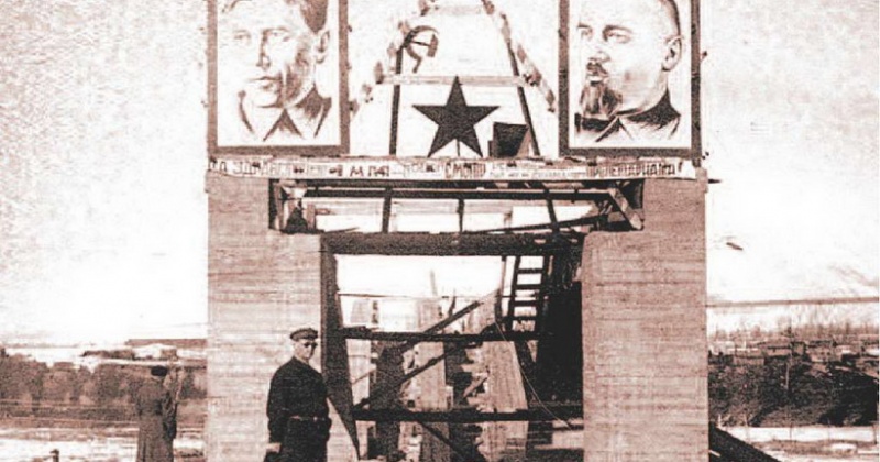15 ноября 1935 года техническим советом Дальстроя рассмотрен и утверждён проект моста через Колыму