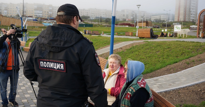 Начальник УМВД России по Магаданской области поощрил лучших сотрудников службы участковых уполномоченных полиции