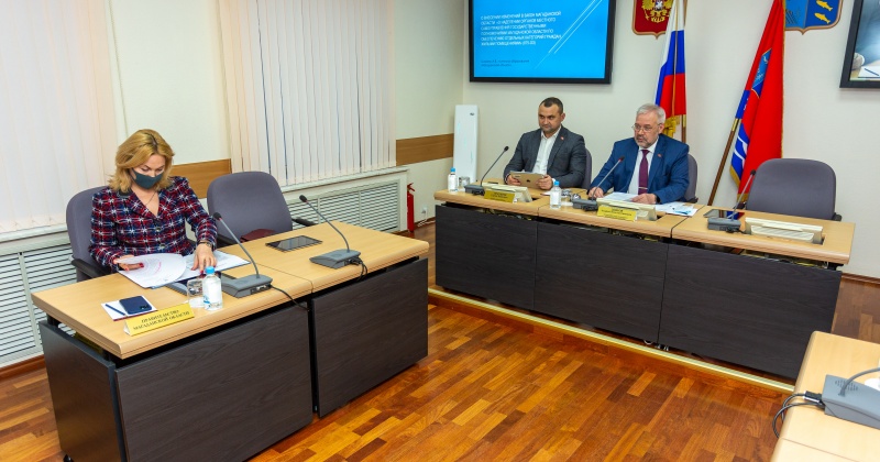 Законопроекты о наделении органов местного самоуправления Колымы отдельными государственными полномочиями повторно рассмотрел комитет по социальной политике