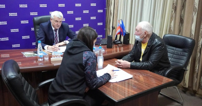 Секретарь регионального отделения партии «Единая Россия» Сергей Носов  накануне, 2 декабря, провел прием граждан