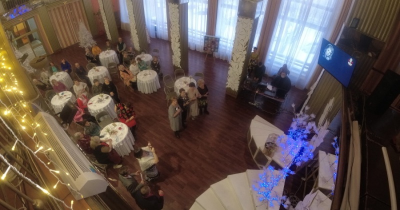 В выходные в Центре культуры Магадана состоялась караоке-вечеринка для магаданцев «серебряного возраста»