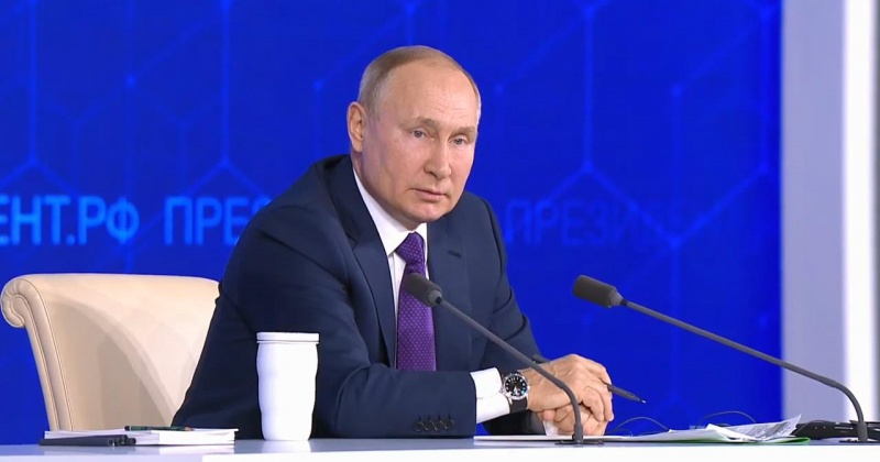 Владимир Путин: В период распространения коронавируса помощь федерального центра регионам кратно увеличилась