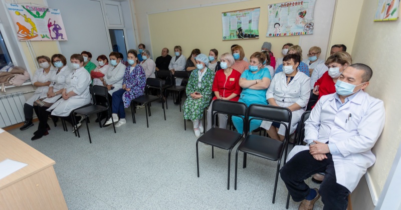 Колымские парламентарии обсудили с коллективом Хасынской районной больницы изменения работы медицинского учреждения
