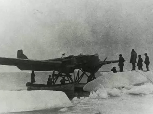 29 декабря 1934 года в бухту Нагаева на пароходе «Уэлен» доставлено 4 отечественных самолёта П-5 (Р-5. П-5) и С-1.