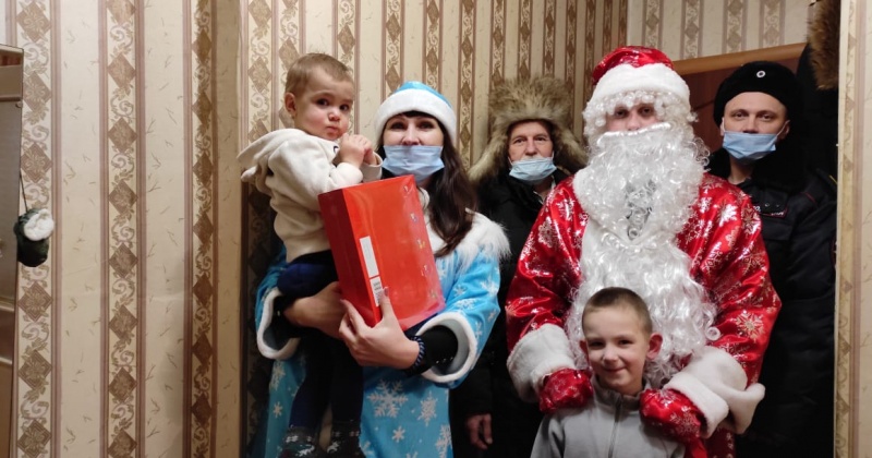 В Магаданской области продолжается ежегодная благотворительная акция МВД России «Полицейский Дед Мороз»