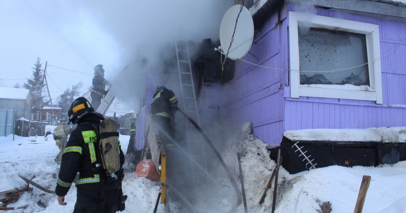Магаданские пожарные ликвидировали возгорание жилого дома