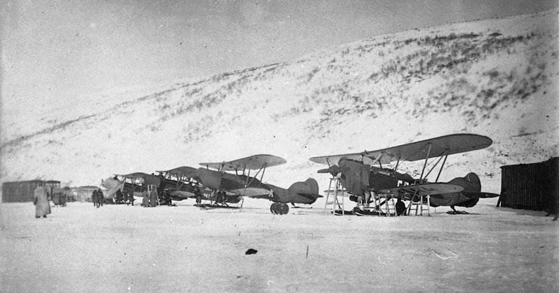 5 января 1935 года летчик Д.Н. Тарасов и штурман М.Д. Меньшиков совершили первый вылет из бухты Нагаева