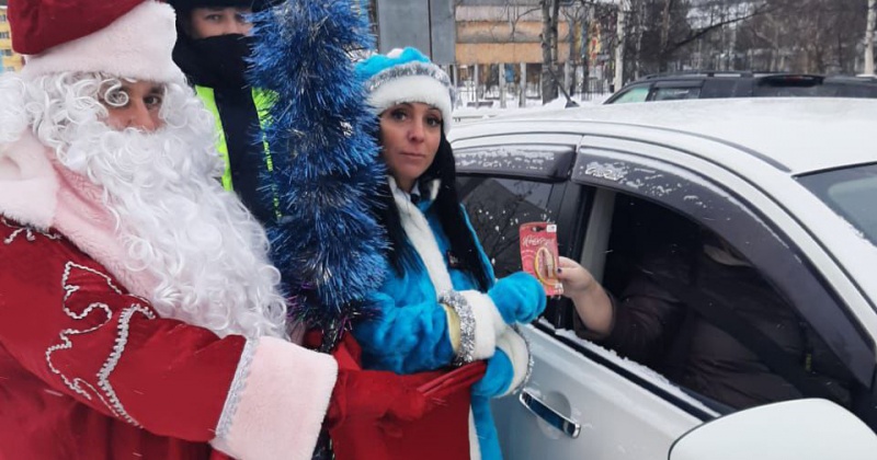 Полицейский Дед Мороз поздравил жителей Хасынского городского округа Магаданской области