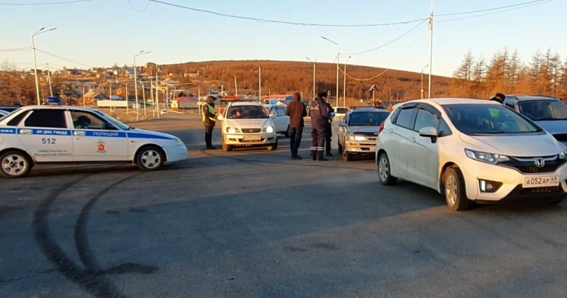 За минувшие сутки на территории Магаданской области сотрудниками ГИБДД выявлено 196 нарушений Правил дорожного движения