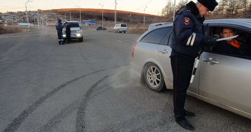 За минувшие выходные на территории Магаданской области сотрудниками ГИБДД выявлено 140 нарушений Правил дорожного движения