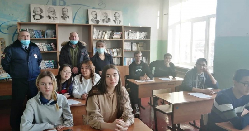 В Магаданской области полицейские рассказали школьникам о специфике службы