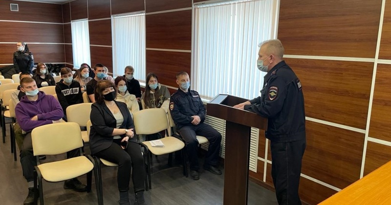 Участники Всероссийской акции «Студенческий десант-2022» побывали в гостях у полицейских Ольского городского округа Магаданской области