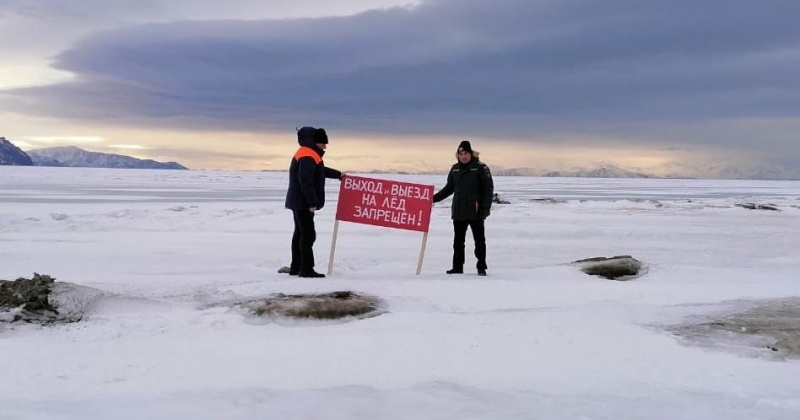 На реке Ола установлены знаки, запрещающие выезд и выход на лед