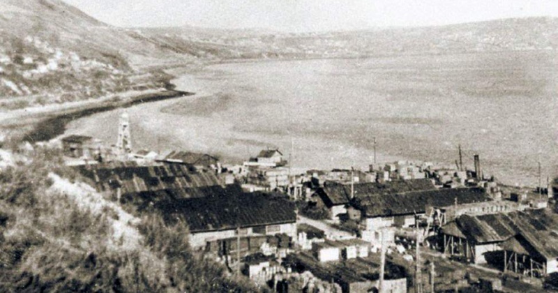 13 февраля 1933 года начаты работы по устройству первой портовой площадки в бухте Нагаева