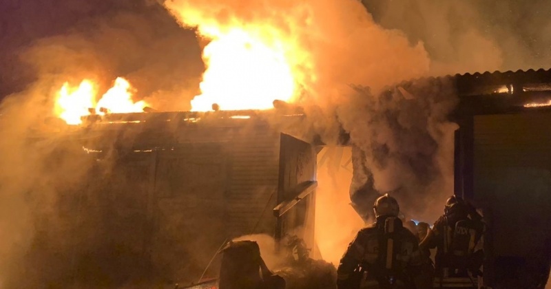 Огнеборцы ликвидировали загорание садового дома в пгт Эвенск