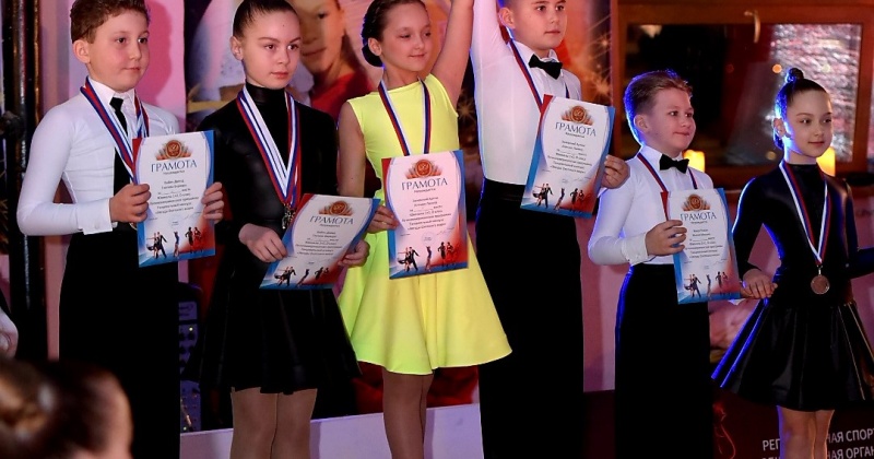 Две пары выиграли главный приз компании «Тихрыбком» на турнире спортивного бального танца в Магадане