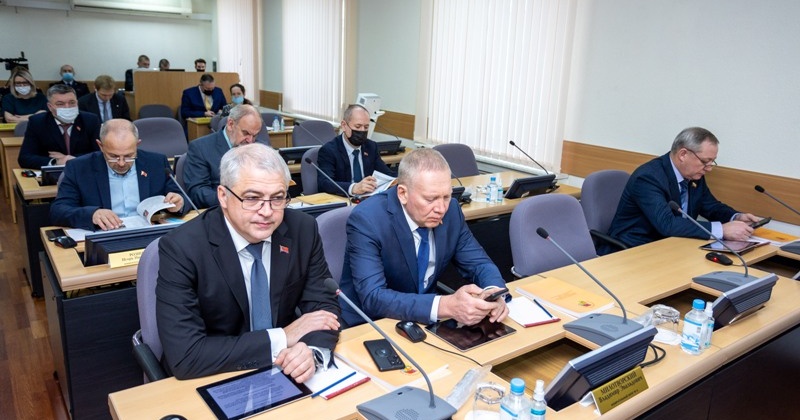 Непарламентские партии представили депутатам  областной Думы предложения по совершенствованию регионального законодательства