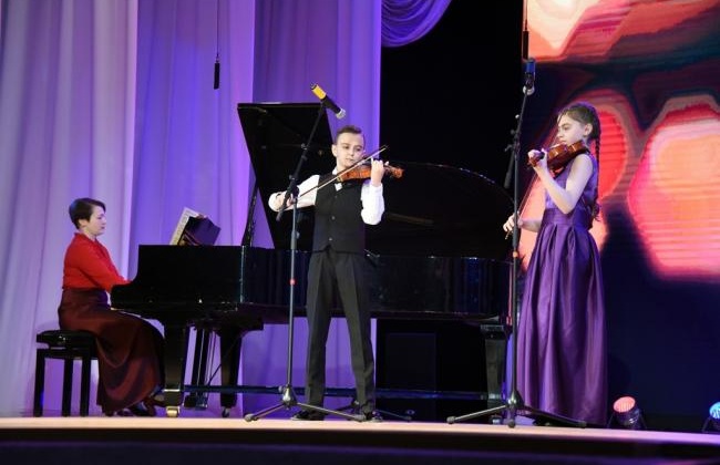 В Магадане стартовали конкурсы юных пианистов и исполнителей оркестровых отделений