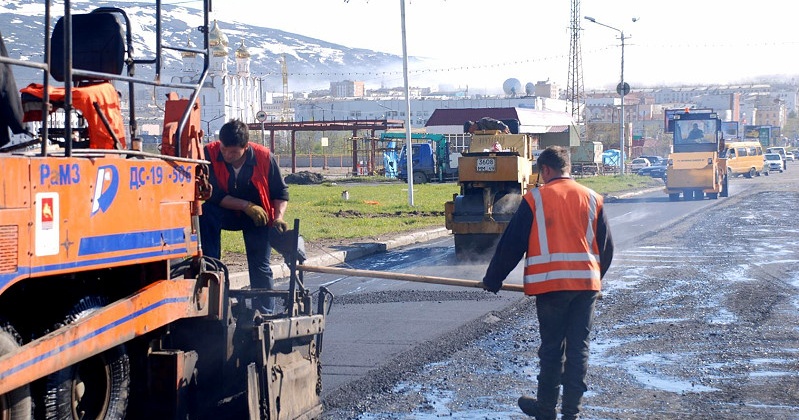 По иску прокуратуры будет отремонтирована дорога вдоль домов по Колымскому шоссе в г. Магадане