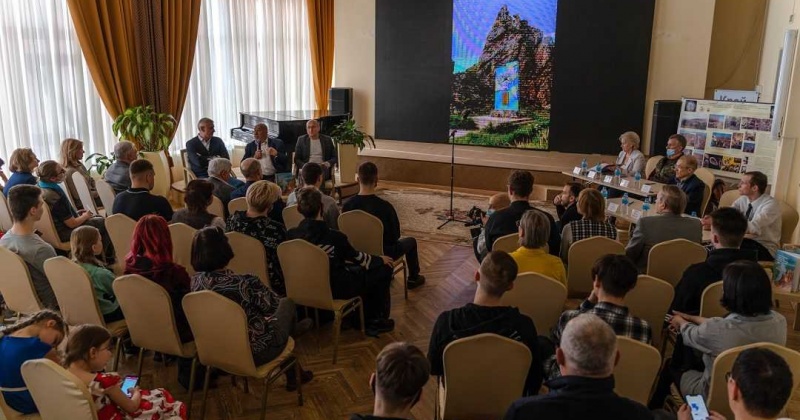 Презентация альбома «Геологические памятники Северо-Востока России» прошла в Магадане