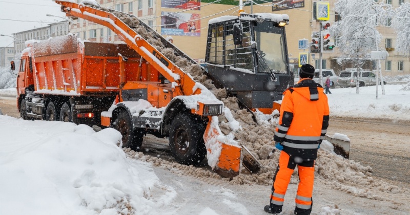 В снегоуборке города сегодня задействовано свыше 60 единиц техники ГЭЛУД и КЗХ
