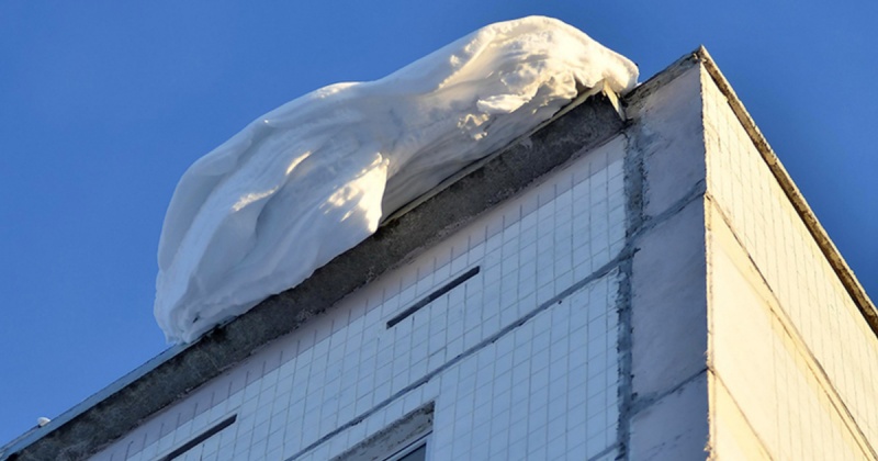 Осторожно: В Магадане возможен сход снега с крыш!