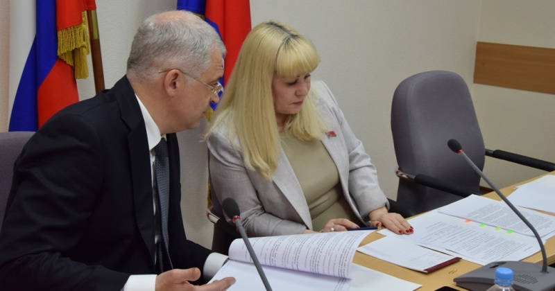Комитет по государственному строительству и местному самоуправлению рассмотрел поправки к Уставу Магаданской области