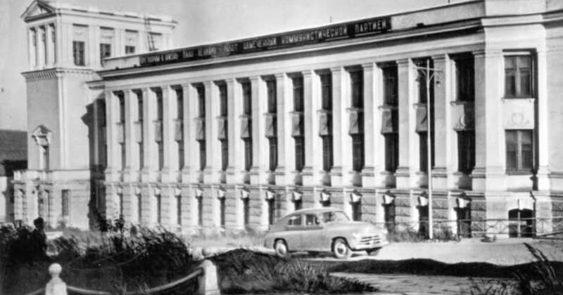 17 апреля 1951 года газета «Советская Колыма» рассказала о первом выпуске Магаданского горного техникума