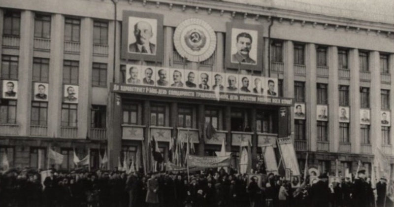 21 апреля 1941 года  завершено строительство самой крупной постройки того времени  - административного здания ГУС ДС «Дальстрой»