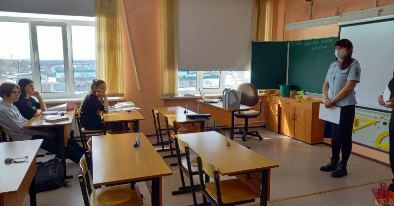 В рамках профилактического мероприятия «Твой выбор» полицейские Колымы провели беседы со школьниками