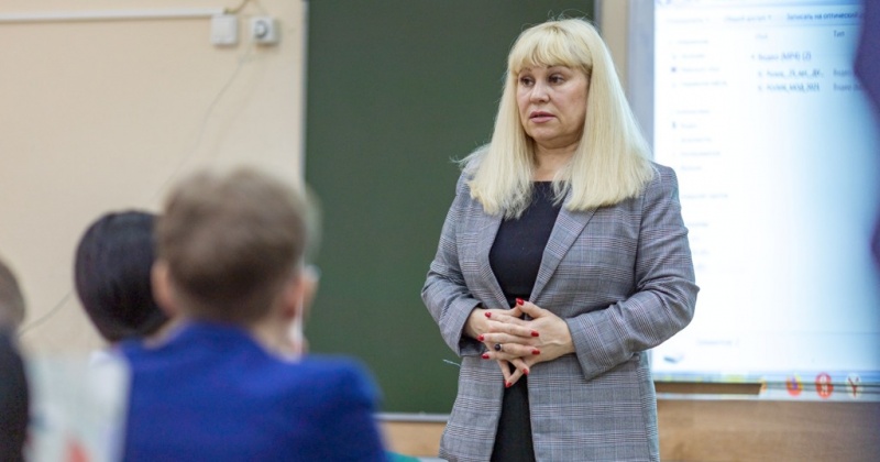 Виктория Голубева провела парламентский урок, посвященный местному самоуправлению и российскому парламентаризму
