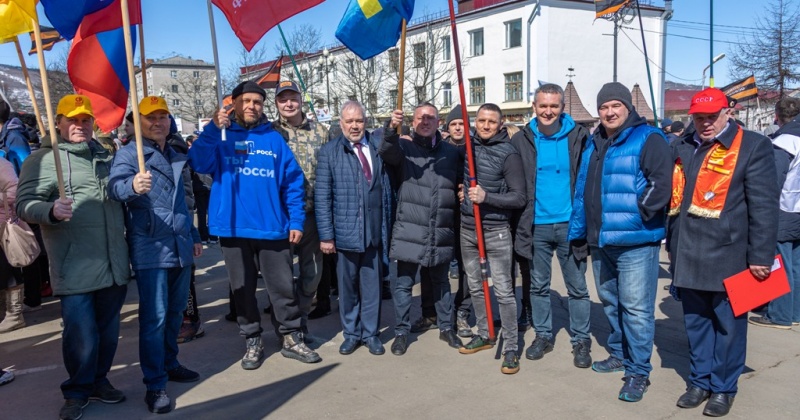 Парламентарии и аппарат регионального заксобрания приняли участие в митинге в поддержку спецоперации на территории Украины