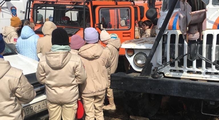 Магаданские спасатели провели экскурсию для учащихся школы №4