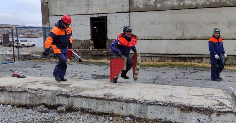 Магаданские спасатели сдали итоговые зачеты за первое полугодие