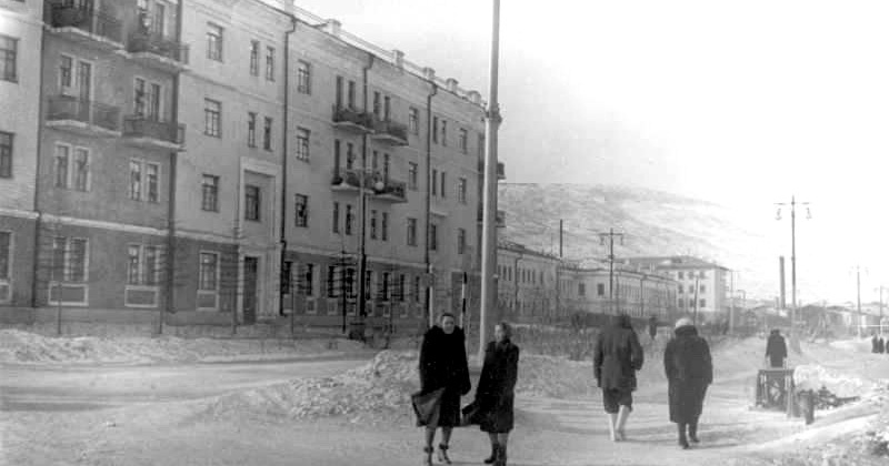 4 июня 1949 года решением горисполкома улица 1-я Ново-Магаданская переименована в улицу Пушкина