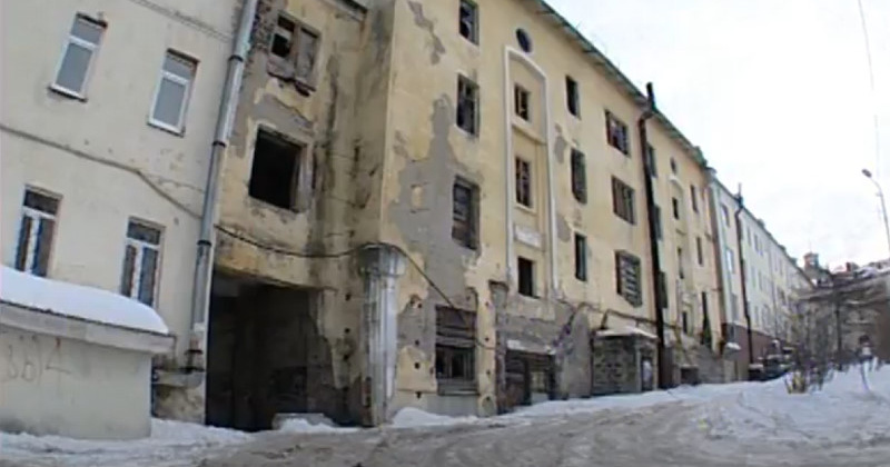 Юрий Прусс считает, что территория вокруг дома на Ленина, 16 в Магадане тоже нуждается в восстановлении исторического вида