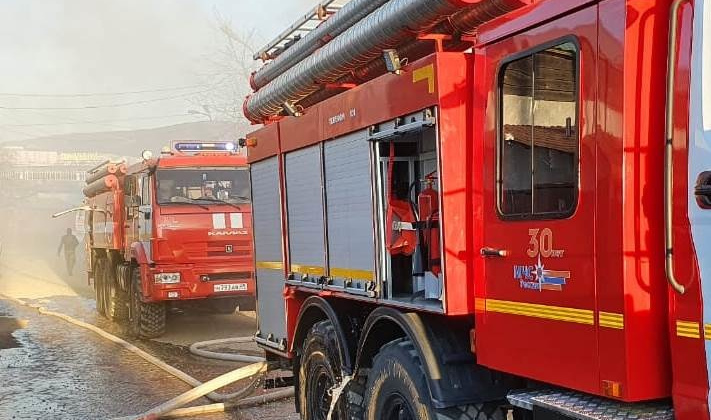 Сусуманские пожарные ликвидировали загорание автомобиля