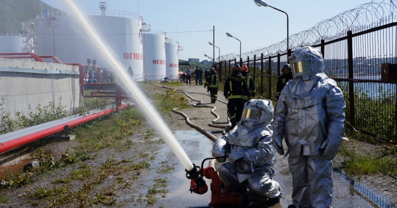 На нефтебазе «МагаданНЕФТО» прошли пожарно-тактические учения