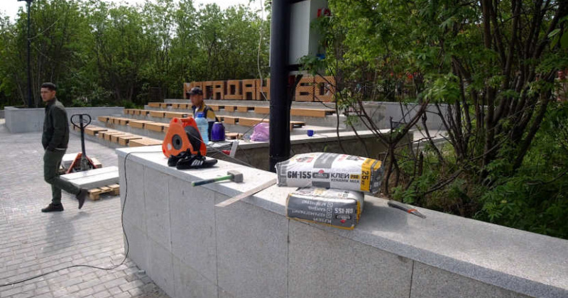 Заканчиваются работы по реконструкции сквера 60-летия Магадана (Видео)